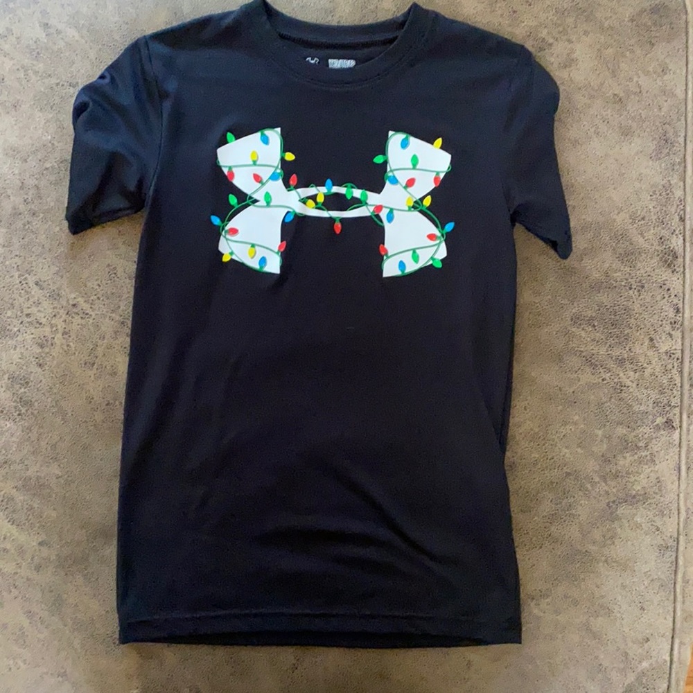 Boys size XS Christmas shirt